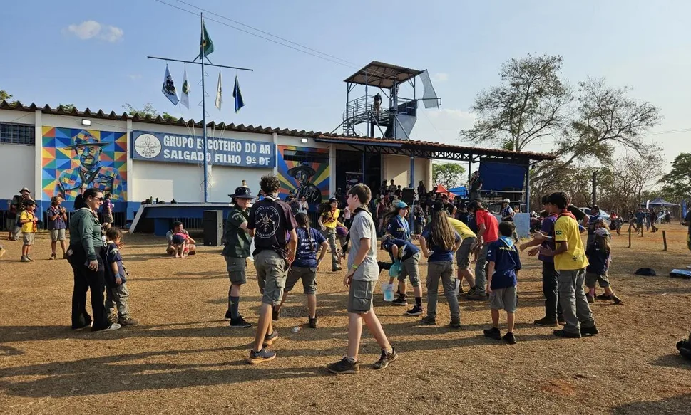 Escoteiros do GEAR 9&ordm; DF reunidos em atividade